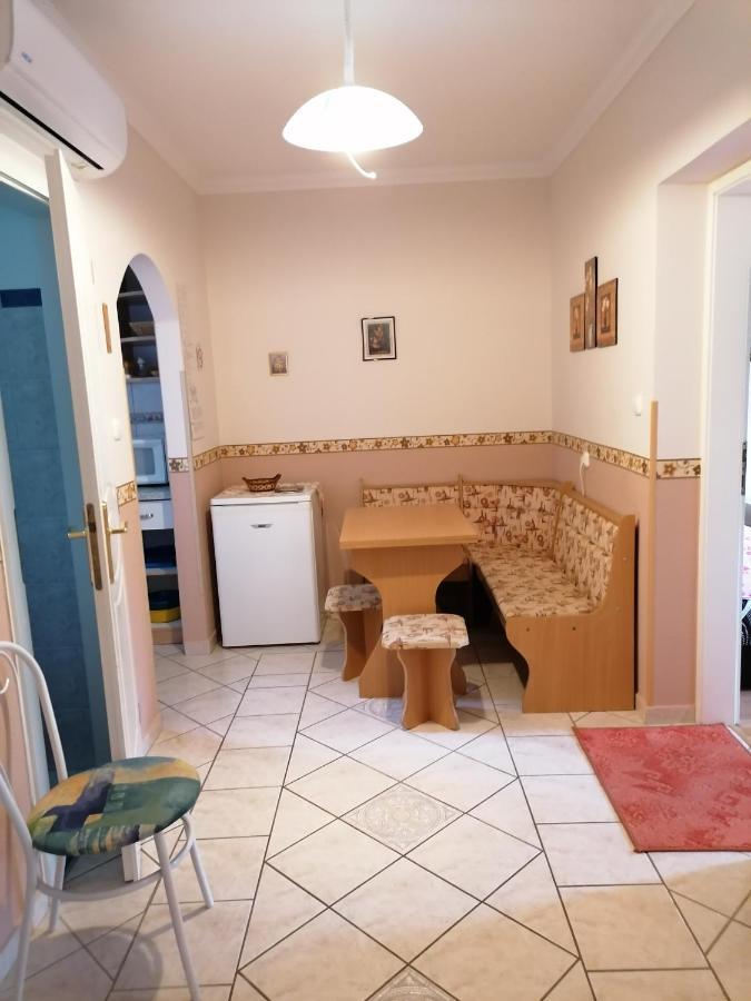 Kaktuszvirag Apartmanhaz ไฮจ์ดุสโซบอสโล ภายนอก รูปภาพ