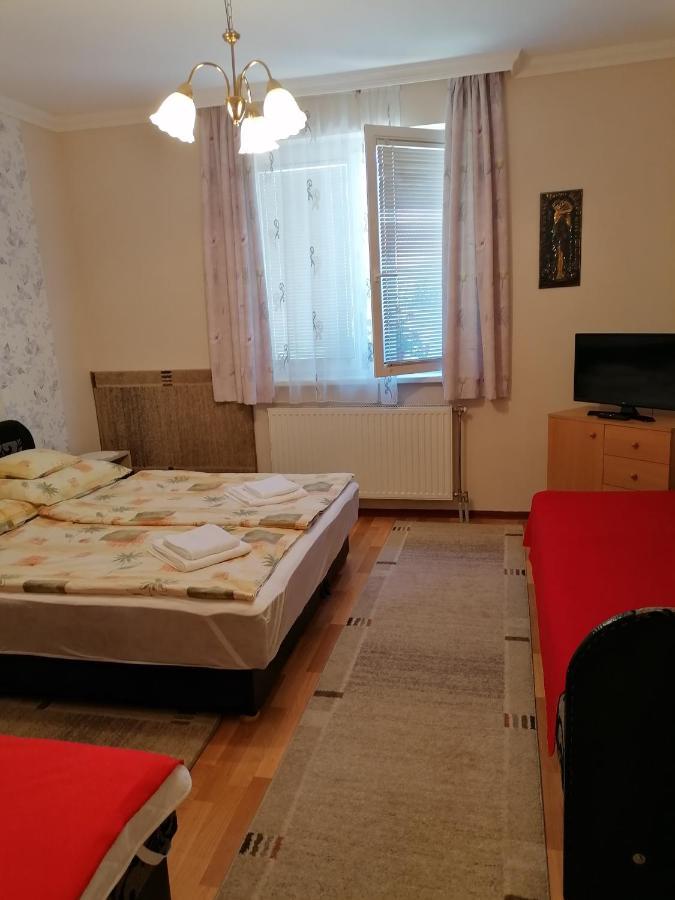 Kaktuszvirag Apartmanhaz ไฮจ์ดุสโซบอสโล ภายนอก รูปภาพ