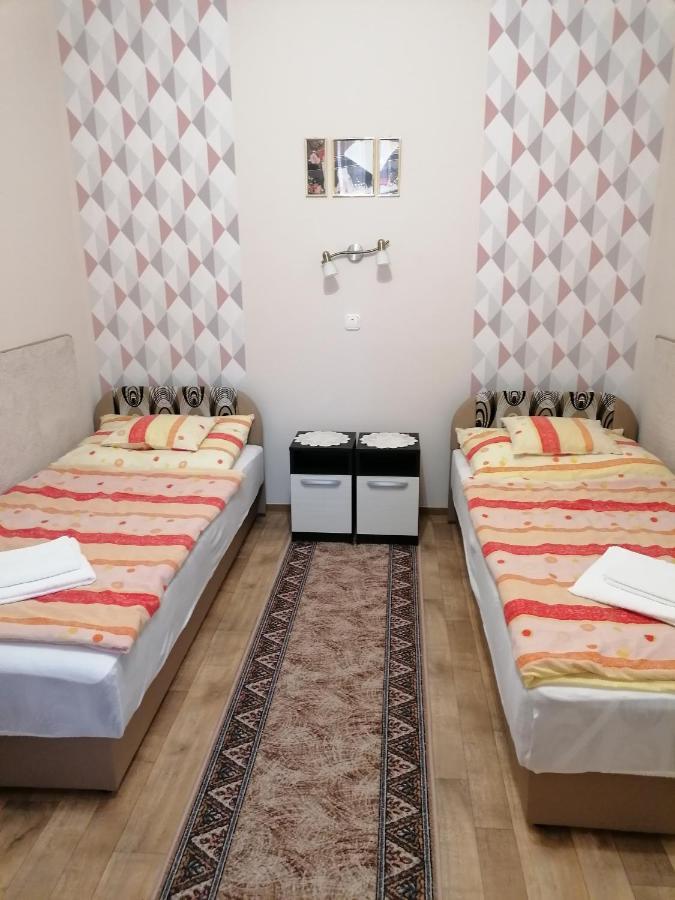 Kaktuszvirag Apartmanhaz ไฮจ์ดุสโซบอสโล ภายนอก รูปภาพ