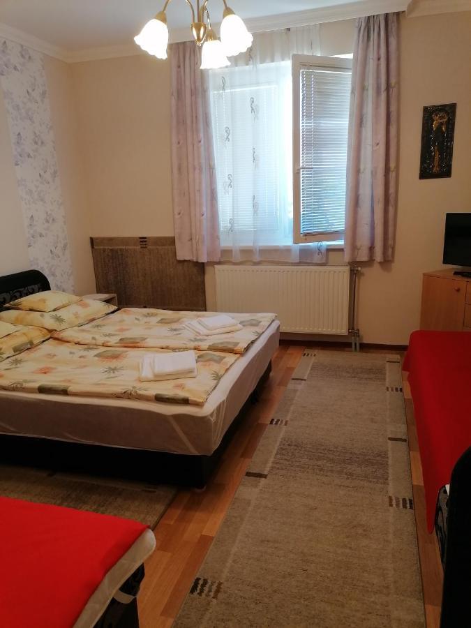 Kaktuszvirag Apartmanhaz ไฮจ์ดุสโซบอสโล ภายนอก รูปภาพ