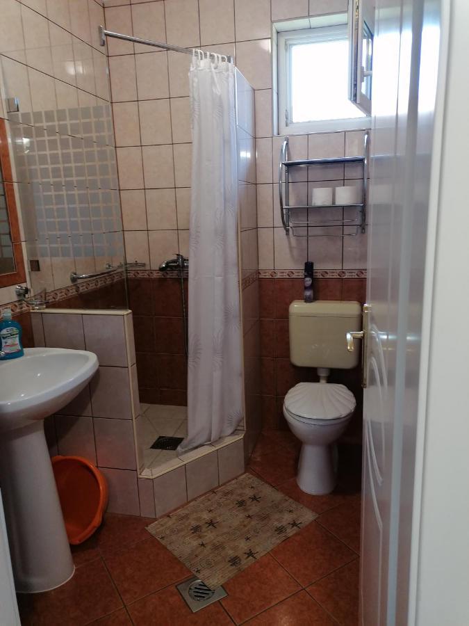 Kaktuszvirag Apartmanhaz ไฮจ์ดุสโซบอสโล ภายนอก รูปภาพ