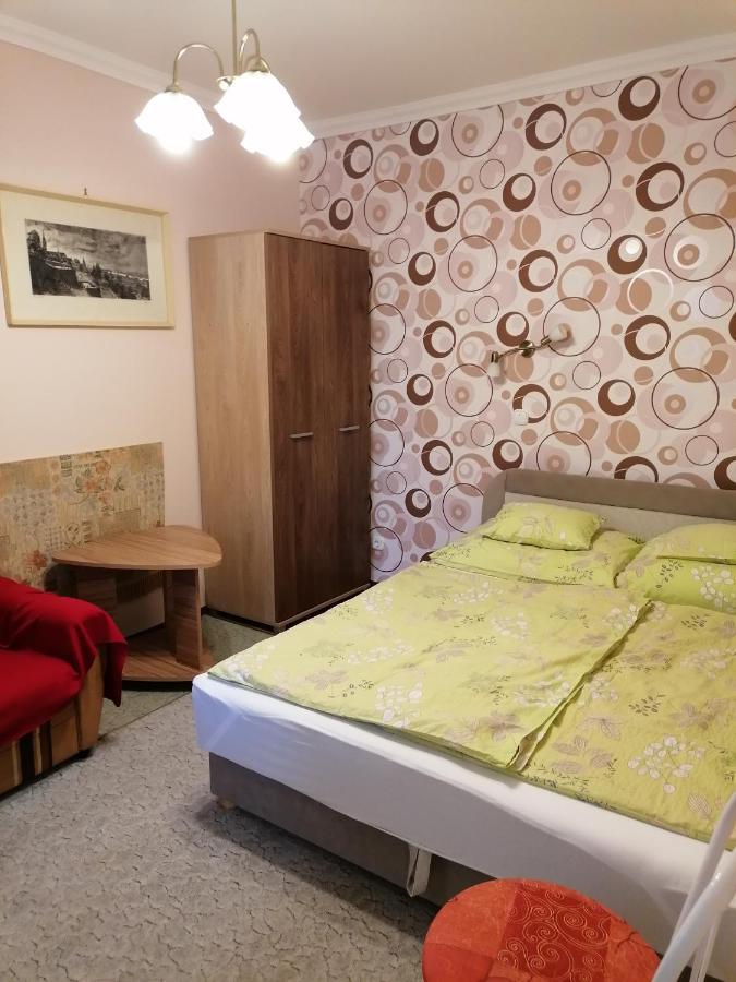 Kaktuszvirag Apartmanhaz ไฮจ์ดุสโซบอสโล ภายนอก รูปภาพ
