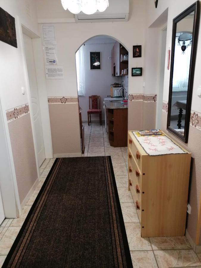 Kaktuszvirag Apartmanhaz ไฮจ์ดุสโซบอสโล ภายนอก รูปภาพ
