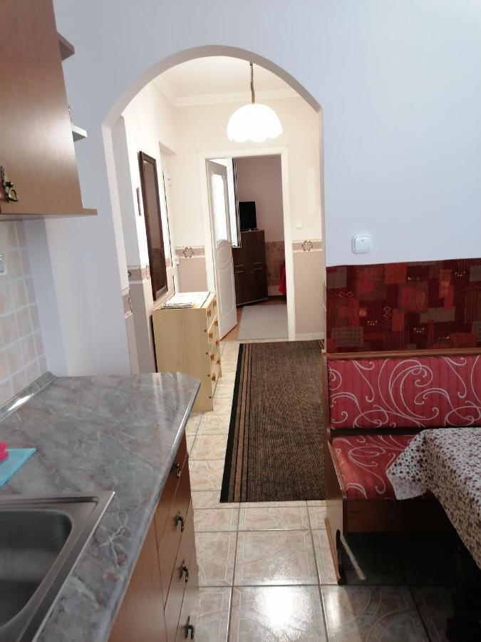 Kaktuszvirag Apartmanhaz ไฮจ์ดุสโซบอสโล ภายนอก รูปภาพ