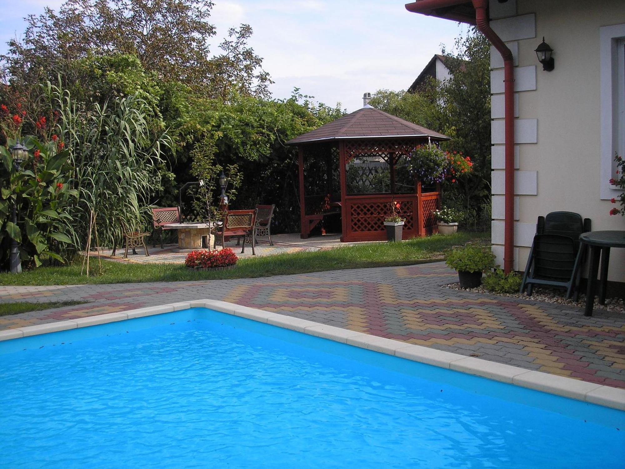 Kaktuszvirag Apartmanhaz ไฮจ์ดุสโซบอสโล ภายนอก รูปภาพ