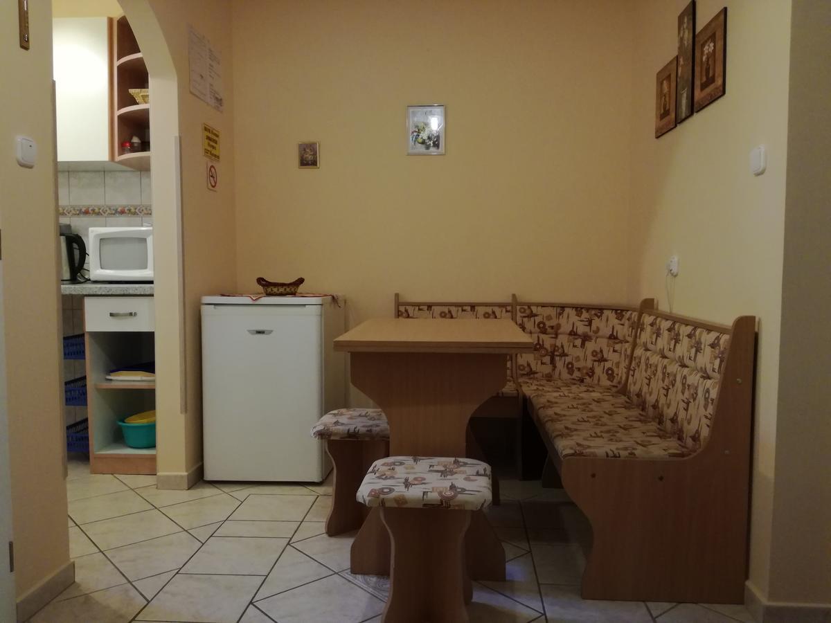 Kaktuszvirag Apartmanhaz ไฮจ์ดุสโซบอสโล ภายนอก รูปภาพ